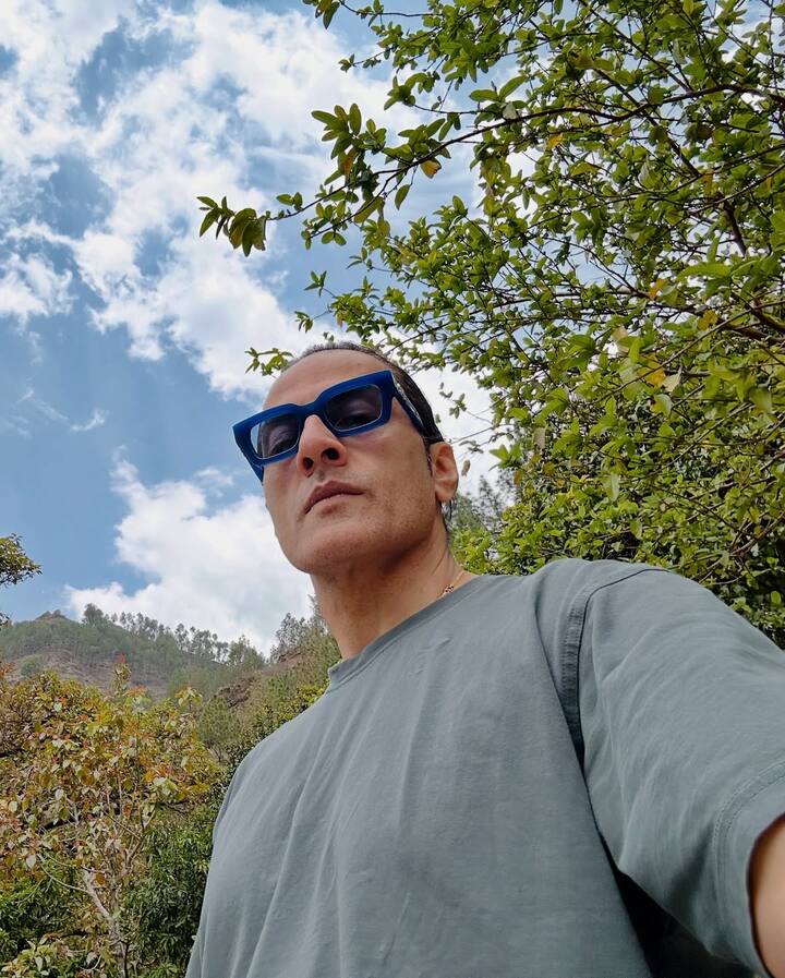 उन्होंने अपने पोस्ट के जरिए फैंस को भी पूजा पाठ और ध्यान को जीवन का हिस्सा बनाने की बात कही.