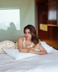 Ayesha Khan: 'ఓం భీమ్ బుష్' బ్యూటీ ఆయేషా ఖాన్ గ్లామరస్ ఫోటోషూట్ 