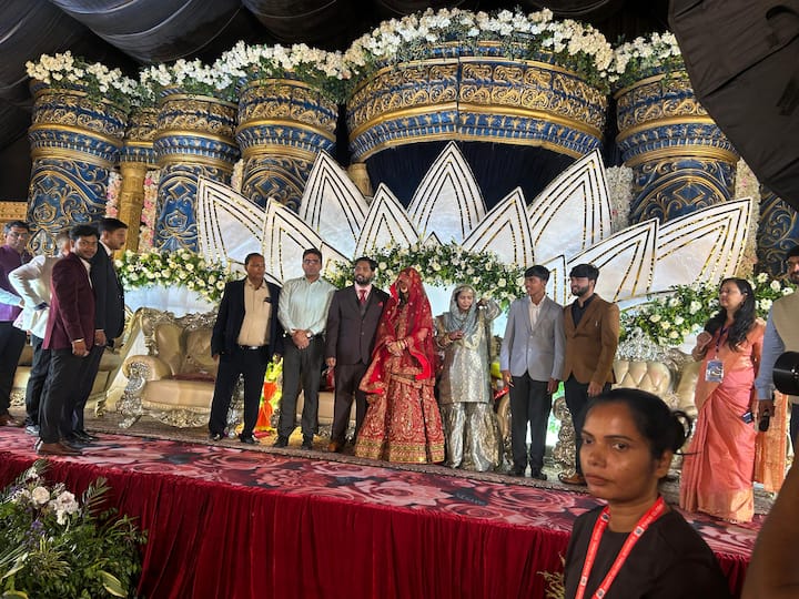 भारत-पाकिस्तान तनाव के बीच उन्होंने सादे तरीके से शादी की थी. बाद में उन्होंने इसकी जानकारी दी थी. 6 जून को छात्रों के लिए भोज का आयोजन होगा.