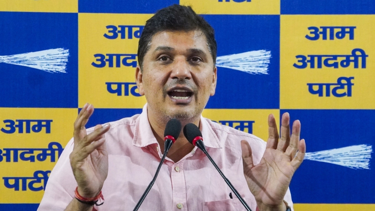 Delhi: ‘800 झुग्गियां ढहाई गईं, आज बीजेपी की सरकार…’, बुलडोजर कार्रवाई पर सौरभ भारद्वाज ने साधा निशाना