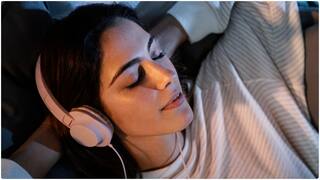 Sleeping with Headphones : నిద్రపోయేప్పుడు మ్యూజిక్ వినే అలవాటు ఉందా? అయితే ఇది మీకోసమే