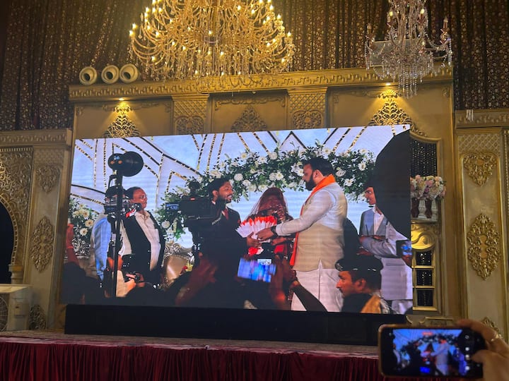 बिहार बीजेपी चीफ सम्राट चौधरी भी खान सर को बधाई देने पहुंचे.