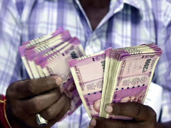 ૯ ઓક્ટોબર, ૨૦૨૩ થી, RBI ઇશ્યુ ઓફિસો વ્યક્તિઓ અને સંસ્થાઓ પાસેથી ૨૦૦૦ રૂપિયાની નોટો તેમના બેંક ખાતામાં જમા કરાવવા માટે સ્વીકારી રહી છે. ઉપરાંત, લોકો દેશના કોઈપણ પોસ્ટ ઓફિસમાંથી ભારતીય પોસ્ટ દ્વારા ૨૦૦૦ રૂપિયાની નોટો કોઈપણ RBI ઇશ્યુ ઓફિસમાં મોકલી શકે છે જેથી તેઓ તેમના બેંક ખાતામાં જમા કરાવી શકે.