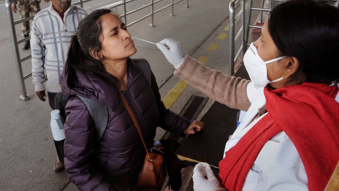 COVID-19 Cases Today in India Check Total Active Coronavirus Case Death 2 June COVID-19 Cases in India: कोरोना फिर से बन रहा काल, मौत का आंकड़ा पहुंचा 28, एक्टिव केस 4000 के करीब