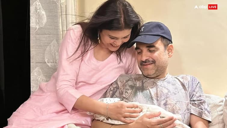 Criminal Justice 4 Pankaj Tripathi and his wife meet Paritosh Tripathi new born daughter picture viral त्रिपाठी परिवार में आई खुशखबरी, बिटिया को गोद में लेकर प्यार लुटाते दिखे एक्टर