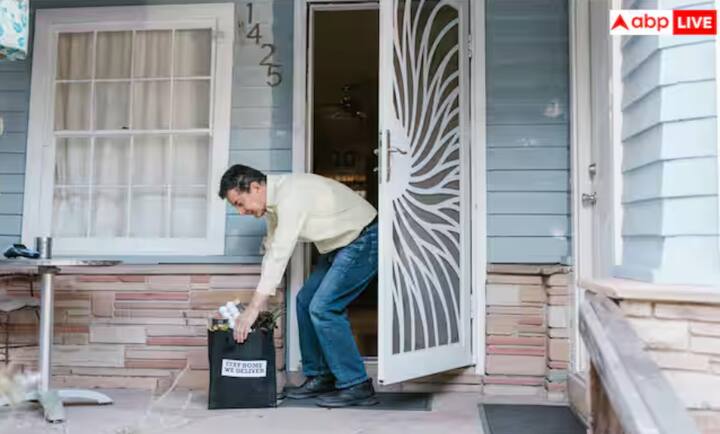 ਕੋਰੋਨਾ ਦੇ ਵਧਦੇ ਮਾਮਲਿਆਂ ਦੇ ਵਿਚਕਾਰ, ਸਭ ਤੋਂ ਵੱਡਾ ਸਵਾਲ ਜੋ ਚਰਚਾ ਦਾ ਵਿਸ਼ਾ ਬਣਿਆ ਹੋਇਆ ਹੈ ਉਹ ਹੈ ਕਿ ਲੌਕਡਾਊਨ, ਕਦੋਂ ਹੋਵੇਗੀ ਤਾਲਾਬੰਦੀ? ਤਾਲਾਬੰਦੀ ਦੀ ਸਥਿਤੀ ਹਾਲਾਤਾਂ 'ਤੇ ਨਿਰਭਰ ਕਰ ਸਕਦੀ ਹੈ।