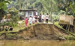 આસામમાં જળબંબાકાર: ૭૬૪ ગામો પાણીમાં ડૂબ્યા, ૪ લાખ લોકો પ્રભાવિત; હજુ તો વરસાદ વધુ ભુક્કા બોલાવશે, જુઓ PHOTOS