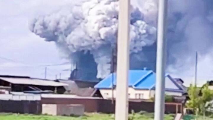 तत्पूर्वी रशियाने शनिवारी रात्री युक्रेनवर ड्रोन हल्ले केले होते. शनिवारी रात्रभरात युक्रेनवर 472 ड्रोन हल्ले करण्यात आले, अशी माहिती युक्रेनच्या हवाई दलाने दिली. यापैकी 382 ड्रोन्स आणि क्षेपणास्त्रे पाडण्यात आली. रशियाने युक्रेनच्या लष्करी प्रशिक्षण तळावर केलेल्या हल्ल्यात युक्रेनचे 12 सैनिक ठार झाले तर 60 पेक्षा अधिकजण जखमी झाले आहेत.