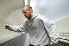 उठने-बैठने पर घूमने लगता है सिर तो समझ लो हो गया वर्टिगो, जानिए कितने खतरनाक होते हैं लक्षण?