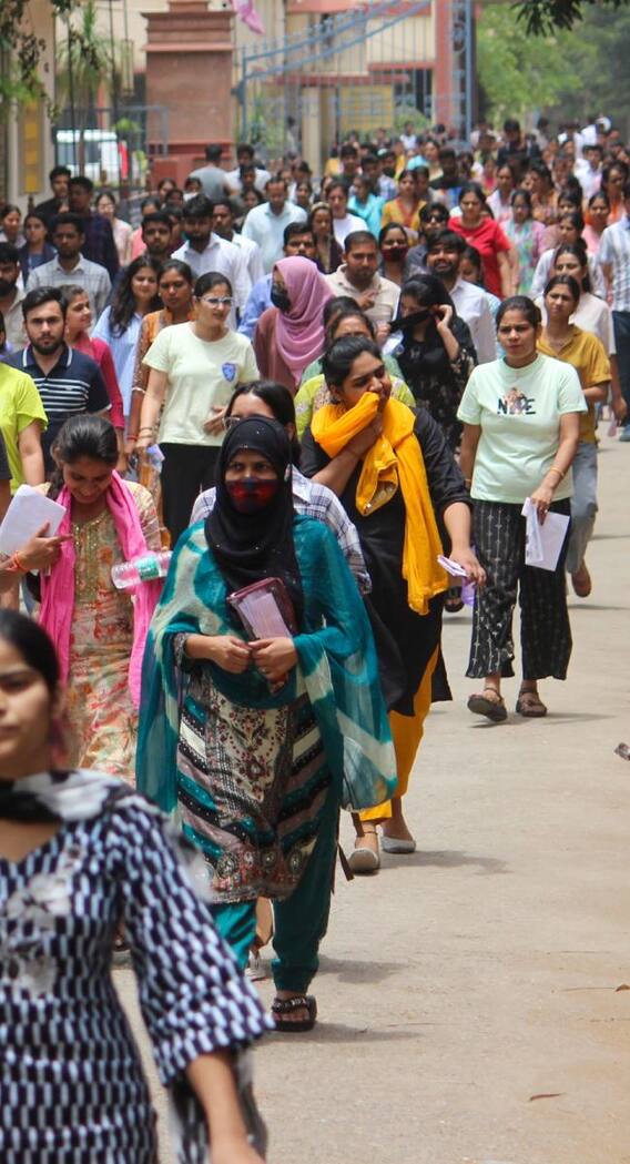 कोटा में हर साल कितने बच्चे कोचिंग लेते हैं?