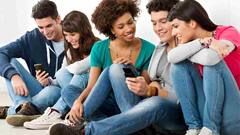 स्मार्टफोन नहीं, परजीवी है ये! रिसर्च में हुआ खुलासा, कैसे चुपचाप निगल रहा है आपकी सेहत और दिमाग