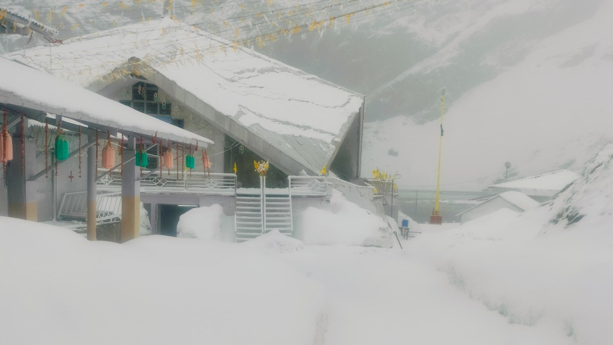 Uttarakhand Weather News: हेमकुंड में गिरी बर्फ, उत्तराखंड में कब तक होगी मानसून की एंट्री? IMD ने बताई तारीख
