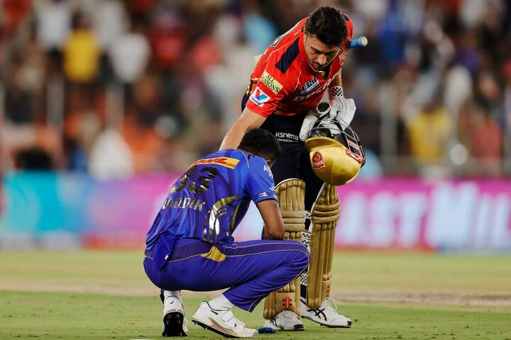 हार्दिक पांड्या भावूक झाल्याचे पाहताच पंजाबचा खेळाडू मार्कस स्टॉयनिसने त्याला धीर दिला.