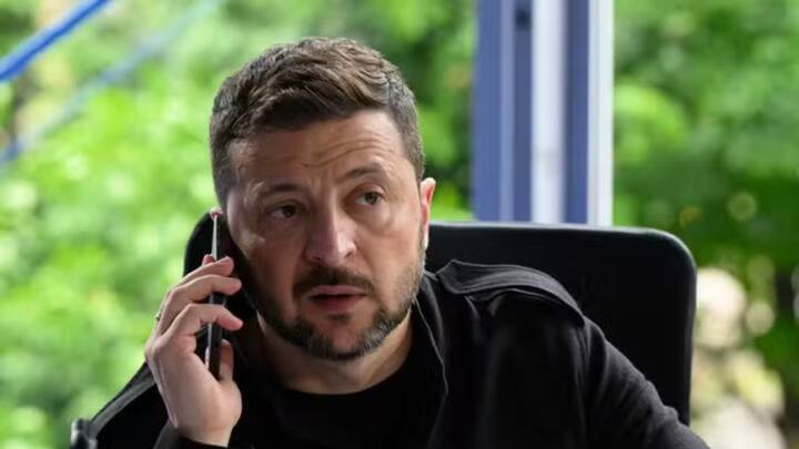 या हल्ल्यात युक्रेनच्या गुप्तहेर खात्याने महत्त्वाची भूमिका बजावली. गेल्या एक ते दीड वर्षांपासून अशाप्रकारच्या हवाई हल्ल्याची योजना आखली जात होती. या मोहिमेवर स्वत: राष्ट्राध्यक्ष व्लादीमीर झेलेन्स्की लक्ष ठेवून होते.