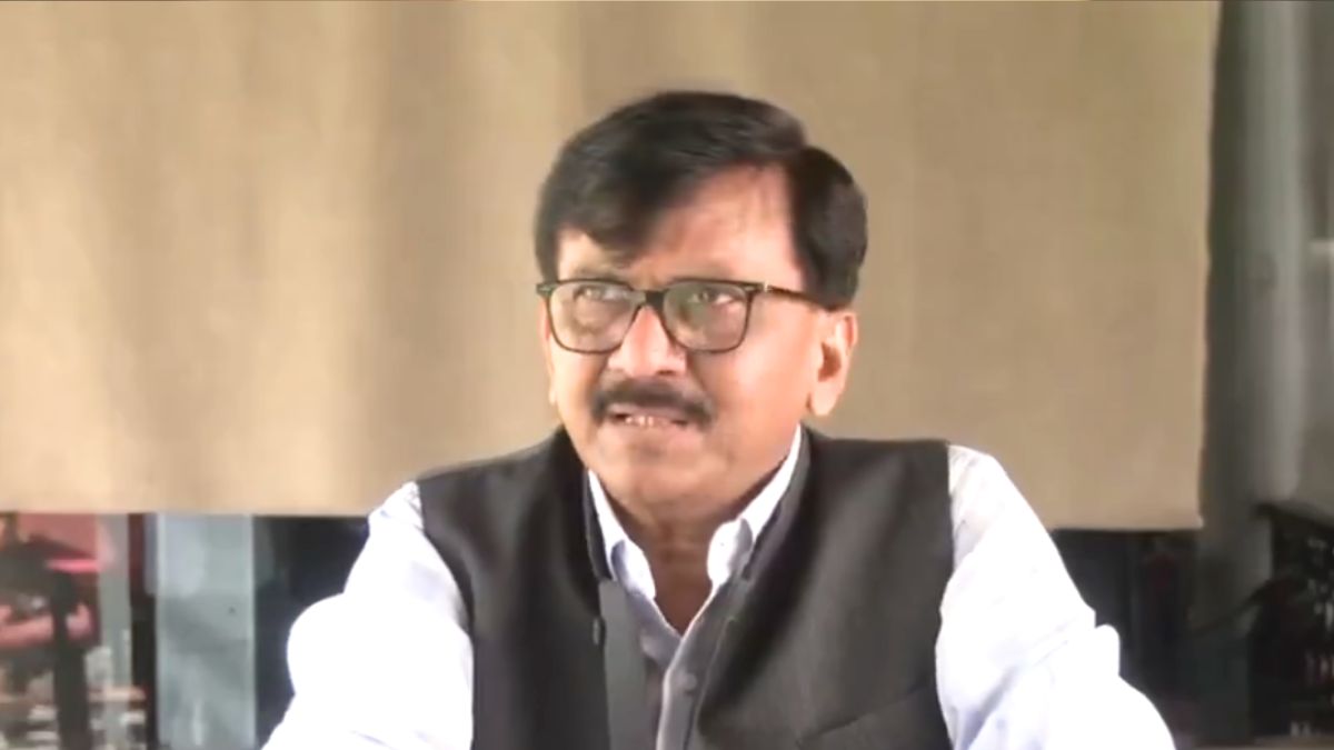 Nashik Kumbh: नाशिक कुंभ को लेकर संजय राउत का CM देवेंद्र फडणवीस पर निशाना, ‘हमारे साधु-संत भजन करने…’