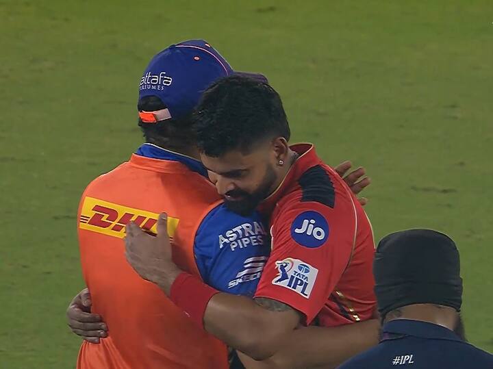 सामना जिंकल्यानंतर श्रेयस अय्यर रोहित शर्माला भेटल्याचे दिसून आले. यावेळी दोघांनी एकमेकांना मिठी देखील मारली.