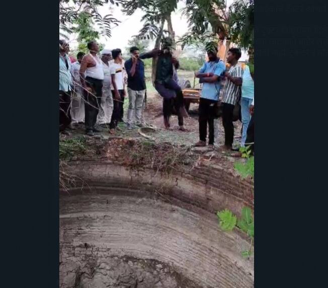 ट्रेकटर ने शेत मशागत करतांना ब्रेकऐवजी अँक्सिलेटर दाबल्यामुळे ट्रॅक्टर विहिरीच्या दिशेने धावायला लागले काही कळायच्या आत ट्रॅक्टर विहिरीत कोसळले.