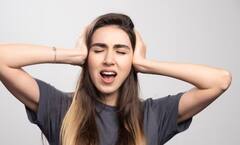 उठने-बैठने पर घूमने लगता है सिर तो समझ लो हो गया वर्टिगो, जानिए कितने खतरनाक होते हैं लक्षण?