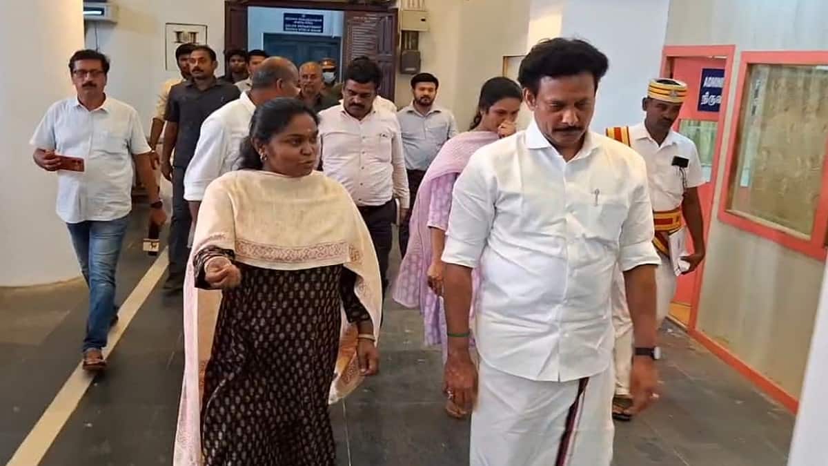 தஞ்சாவூர் சரஸ்வதி மஹால் நூலகத்தில் அமைச்சர் அன்பில் மகேஷ் ஆய்வு: எதற்காக?