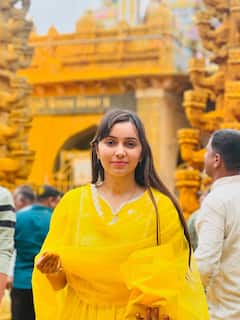 मल्हारी मार्तंडाच्या नावानं चांगभलं... कारेगावच्या सरपंच मॅडम खंडोबाच्या दर्शनाला Photos