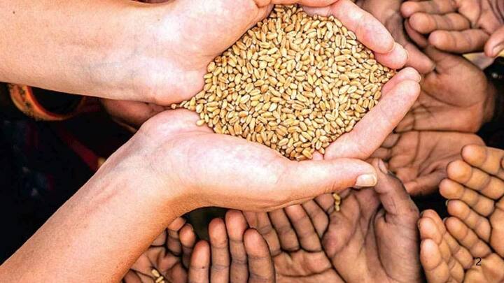 ऐसे गरीब जरूरतमंद लोगों के लिए सरकार नेशनल फूड सिक्योरिटी एक्ट के तहत फ्री राशन की स्कीम चलाती है. सरकार की फ्री राशन स्कीम का लाभ लेने के लिए आपके पास राशन कार्ड का होना जरूरी है. बिना राशन कार्ड के आपको लाभ नहीं मिलेगा.