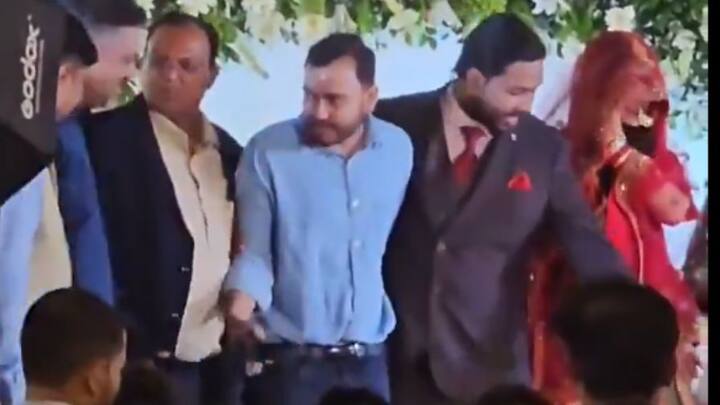 'ফিজিক্সওয়ালা' খ্যাত শিক্ষক অলখ পাণ্ডেকেও এদিন দেখা যায় রিসেপশনের পার্টিতে। একটি ভিডিয়ো শেয়ার হয়েছে এক্স হ্যান্ডলে, সেখানেই ধরা পড়ে ঝলক।