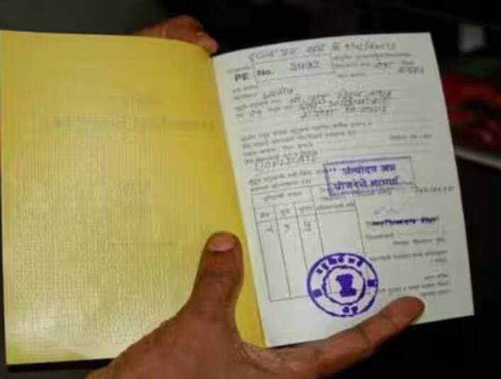 ਬਹੁਤ ਸਾਰੇ ਲੋਕਾਂ ਨੂੰ ਮੁਫ਼ਤ ਰਾਸ਼ਨ ਦੀ ਸਹੂਲਤ ਮਿਲਣੀ ਬੰਦ ਹੋ ਸਕਦੀ ਹੈ। ਕਿਉਂਕਿ ਸਰਕਾਰ ਵੱਲੋਂ ਇੱਕ ਨਵਾਂ ਅਪਡੇਟ ਜਾਰੀ ਕੀਤਾ ਗਿਆ ਹੈ। ਜਿਨ੍ਹਾਂ ਨੇ ਇਹ ਕੰਮ ਨਹੀਂ ਕੀਤਾ ਹੈ, ਉਨ੍ਹਾਂ ਨੂੰ ਰਾਸ਼ਨ ਨਹੀਂ ਮਿਲੇਗਾ। ਭਾਰਤ ਸਰਕਾਰ ਦੇਸ਼ ਦੇ ਸਾਰੇ ਨਾਗਰਿਕਾਂ ਲਈ ਵੱਖ-ਵੱਖ ਤਰ੍ਹਾਂ ਦੀਆਂ ਯੋਜਨਾਵਾਂ ਚਲਾਉਂਦੀ ਹੈ। ਦੇਸ਼ ਦੇ ਕਰੋੜਾਂ ਲੋਕਾਂ ਨੂੰ ਸਰਕਾਰ ਦੀਆਂ ਇਨ੍ਹਾਂ ਯੋਜਨਾਵਾਂ ਦਾ ਲਾਭ ਮਿਲਦਾ ਹੈ। ਅੱਜ ਵੀ ਦੇਸ਼ ਦੇ ਬਹੁਤ ਸਾਰੇ ਲੋਕ ਦੋ ਟਾਈਮ ਦੀ ਰੋਟੀ ਲਈ ਵੀ ਤਰਸ ਜਾਂਦੇ ਹਨ। ਅਜਿਹੇ ਗਰੀਬ ਅਤੇ ਲੋੜਵੰਦ ਲੋਕਾਂ ਲਈ ਸਰਕਾਰ ਰਾਸ਼ਟਰੀ ਖੁਰਾਕ ਸੁਰੱਖਿਆ ਐਕਟ ਦੇ ਤਹਿਤ ਇੱਕ ਮੁਫਤ ਰਾਸ਼ਨ ਯੋਜਨਾ ਚਲਾਉਂਦੀ ਹੈ। ਸਰਕਾਰ ਦੀ ਮੁਫਤ ਰਾਸ਼ਨ ਯੋਜਨਾ ਦਾ ਲਾਭ ਲੈਣ ਲਈ, ਤੁਹਾਡੇ ਕੋਲ ਇੱਕ ਰਾਸ਼ਨ ਕਾਰਡ ਹੋਣਾ ਲਾਜ਼ਮੀ ਹੈ। ਰਾਸ਼ਨ ਕਾਰਡ ਤੋਂ ਬਿਨਾਂ, ਤੁਹਾਨੂੰ ਲਾਭ ਨਹੀਂ ਮਿਲੇਗਾ।