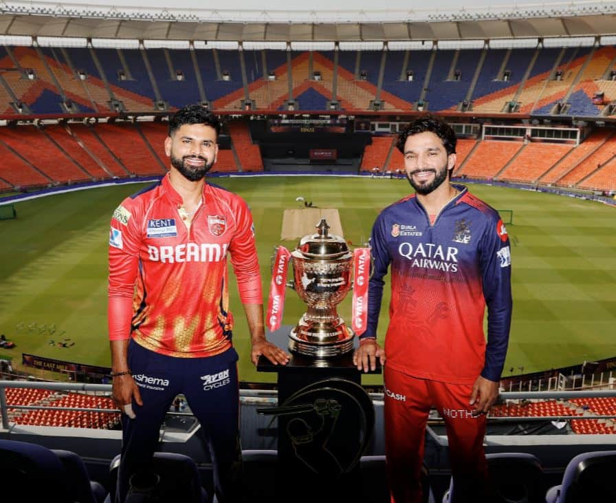 Fans caught in dilemma over IPL mega final ਦਿਲ ਕਹਿੰਦਾ ਵਿਰਾਟ ਕੋਹਲੀ.. ਦਿਮਾਗ਼ ਕਹਿੰਦਾ ਸ਼੍ਰੇਅਸ ਅਈਅਰ.. IPL ਮੈਗਾ ਫਾਈਨਲ ਦੌਰਾਨ ਦੁੱਚਿਤੀ 'ਚ ਫਸੇ ਪ੍ਰਸ਼ੰਸਕ, ਕੌਣ ਮਾਰ ਸਕਦਾ ਬਾਜ਼ੀ ?