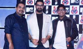 इस क्लोजिंग सेरेमनी में सिंगर शंकर महादेवन के साथ उनके बेटे शिवम और सिद्धार्थ महादेवन भी स्टेज पर अपने सुर से समां बांधेंगे. इस इवेंट में का हिस्सा बनने के लिए कई सेलेब्स भी तैयार हैं.