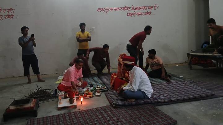 परिवार की नाराजगी के बीच भी प्रेमिका अपने प्रेमी से शादी पर अड़ी रही और कहा कि वो किसी भी हाल में उससे शादी करके ही रहेगी.