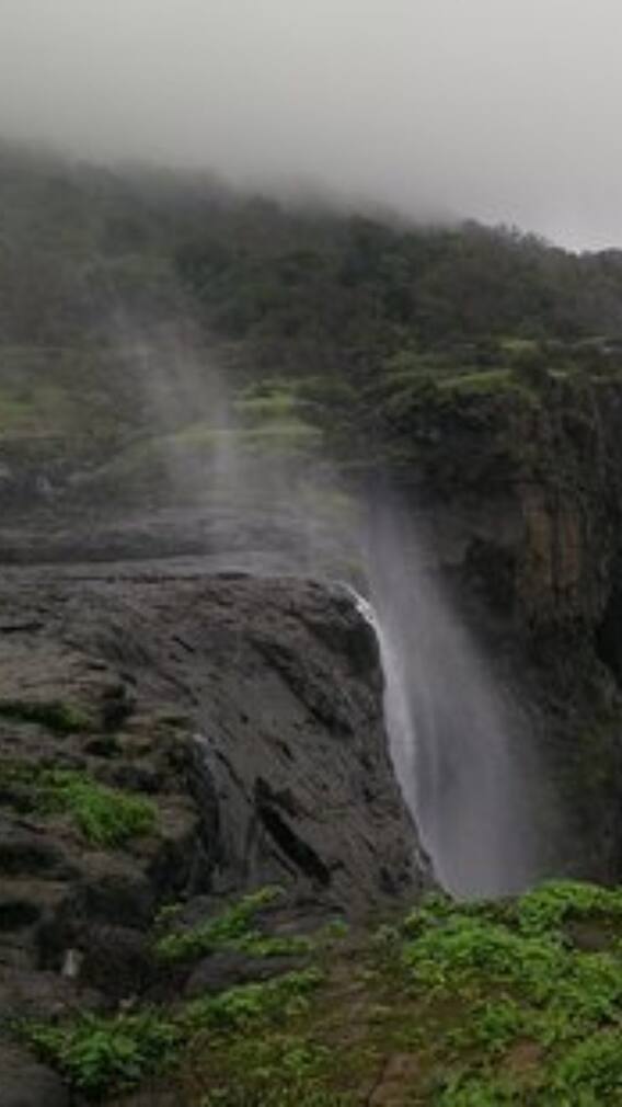 मॉनसून में पार्टनर के साथ रोमांटिक ट्रिप, इन गेटवेज पर बनाएं खास प्लान