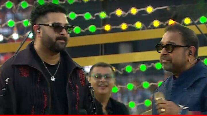 प्रसिद्ध गायक शंकर महादेवन भारतीय सशस्त्र दलांसाठी गाणे गायले आणि त्यांच्या सुरांनी 1,50,000 प्रेक्षक मंत्रमुग्ध झाले.