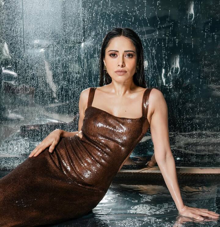 નુસરત ભરૂચા કામની સાથે સાથે સોશિયલ મીડિયા પર પણ ખૂબ જ એક્ટિવ છે. જ્યાં તે ચાહકોને ટ્રીટ આપતી વખતે તેના સુંદર અને ગ્લેમરસ ફોટા શેર કરે છે.