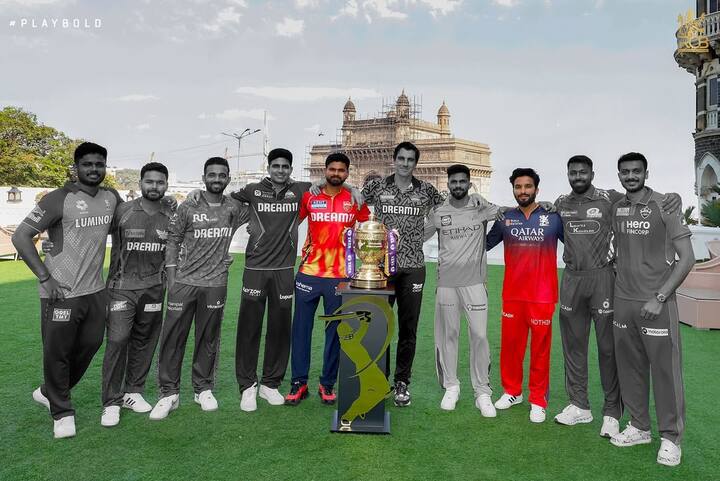 दोनों टीमों के खिलाड़ियों और फैंस की निगाहें अपनी-अपनी टीम की जीत पर टिकी हैं.जिसके लिए सभी खूब दुआएं कर रहे हैं. आरसीबी और पंजाब किंग्स अपना ट्रॉफी का सूखा खत्म करने को बेताब दिख रही हैं.