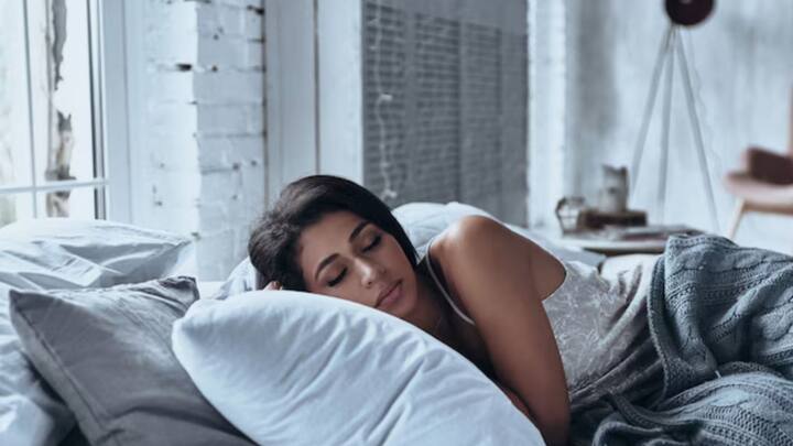 Tips for Good Sleep: পর্যাপ্ত ঘুম জরুরি। একান্ত সম্ভব না হলে, কী করণীয়, জানাচ্ছেন চিকিৎসকরা। ছবি: ফ্রিপিক।