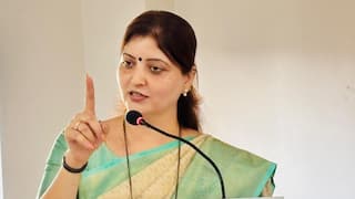 Rupali Chakankar: निवडणुकीनंतर अडगळीत पडलेल्या महिला माझ्याकडून महिला आयोगाच्या अध्यक्षपदाचा राजीनामा मागतायत, रुपाली चाकणकरांचं विरोधकांना प्रत्युत्तर