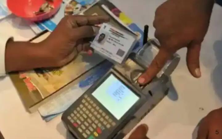 ਦਰਅਸਲ, ਤੁਹਾਨੂੰ ਦੱਸ ਦਈਏ ਕਿ ਸਰਕਾਰ ਨੇ ਸਾਰੇ ਰਾਸ਼ਨ ਕਾਰਡ ਧਾਰਕਾਂ ਲਈ eKYC ਕਰਵਾਉਣਾ ਲਾਜ਼ਮੀ ਕਰ ਦਿੱਤਾ ਹੈ। ਜਿਹੜੇ ਰਾਸ਼ਨ ਕਾਰਡ ਧਾਰਕ e-KYC ਨਹੀਂ ਕਰਵਾਉਂਦੇ, ਉਨ੍ਹਾਂ ਨੂੰ ਮੁਫ਼ਤ ਰਾਸ਼ਨ ਦੀ ਸਹੂਲਤ ਨਹੀਂ ਮਿਲੇਗੀ। ਇਸ ਲਈ, ਇਹ ਕੰਮ ਜ਼ਰੂਰੀ ਹੈ।