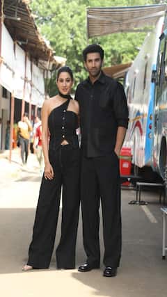 Aditya Roy Kapur And Sara Ali Khan Twin In Black For Metro In Dino Promotions