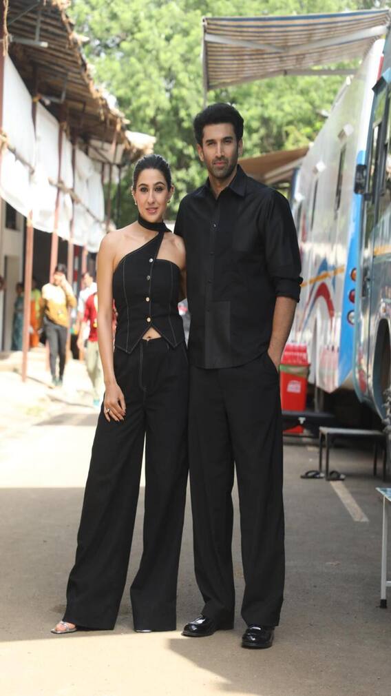 Aditya Roy Kapur And Sara Ali Khan Twin In Black For Metro In Dino Promotions