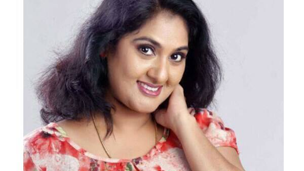 Anju Aravind: 2 திருமணமும் தோல்வி... பள்ளி பருவ காதலருடன் லிவிங் ரிலேஷன்ஷிப்! பலரும் அறியாத அஞ்சு அரவிந்த் வாழ்க்கை!