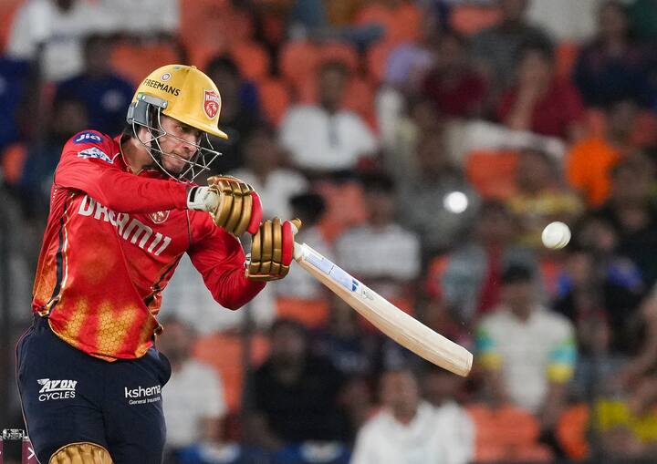 आईपीएल के फैंस को इस लीग के अलावा जीतने वाली टीम को मिलने वाली चमचमाती ट्रॉफी को लेकर भी काफी दिलचस्पी होती है. लोग इसकी कीमत से लेकर इसके डिजाइन को लेकर गूगल पर कई चीजें सर्च करते हैं.