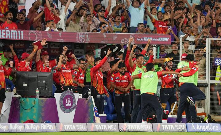 पंजाब किंग्स ने आरसीबी से हार के बाद मुंबई इंडियंस को दूसरे क्वालिफायर में हराकर फाइनल में जगह बनाई है. इस मैच में कप्तान श्रेयस अय्यर ने शानदार पारी खेलते हुए टीम को फाइनल में पहुंचाने का काम किया.