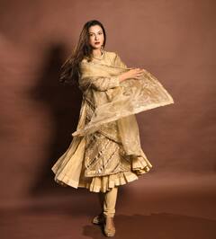 Eid Ul Adha 2025 : बकरीद पर गौहर खान के ट्रेंडी सूट कलेक्शन से लें इंस्पिरेशन, चांद का टुकड़ा लगेंगी