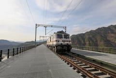 PHOTOS: 1300 मीटर लंबा, 467 मीटर ऊंचा... पहलगाम हमले के बाद कश्मीर में चिनाब पर बना रेल ब्रिज क्यों जरूरी?