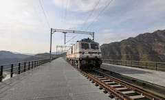 Chenab Bridge:  1300 मीटर लांब, 467 मीटर ऊंच...रेल्वेचा काश्मीरमधील  चिनाब पूल का महत्त्वाचा? लवकरच उद्घाटन होणार