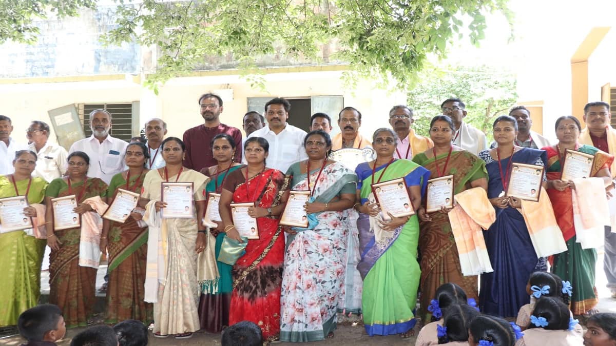 தேடிச்சென்று பாராட்டிய எம்.பி. ச.முரசொலி… ஆசிரியர்கள் நெகிழ்ச்சி