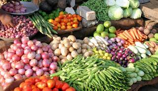 Tomato Price: ஒரே நாளில் பல்டி அடித்த தக்காளி விலை.! ஒரு கிலோ இவ்வளவா.? கதறும் இல்லத்தரசிகள்