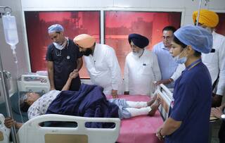 ਪੰਜਾਬ ਦੇ ਗੁਰਦੁਆਰਾ ਸਾਹਿਬ 'ਚ ਵਾਪਰਿਆ ਵੱਡਾ ਹਾਦਸਾ, ਇੱਕ ਦੀ ਮੌਤ, ਕਈ ਸ਼ਰਧਾਲੂ ਜ਼ਖ਼ਮੀ, ਪੀੜਤਾਂ ਨੂੰ ਮਿਲੇ ਸਿੱਖਿਆ ਮੰਤਰੀ