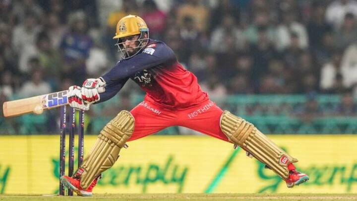 দল চাপে পড়লে তিনি যে সেই চাপ সামলাতে সক্ষম, তা সেই ম্যাচেই প্রমাণ করেছিলেন জিতেশ। ফাইনালে তাই তিনি একবার জ্বলে উঠলে কিন্তু সব হিসেবনিকেশ বদলে যেতে পারে। 