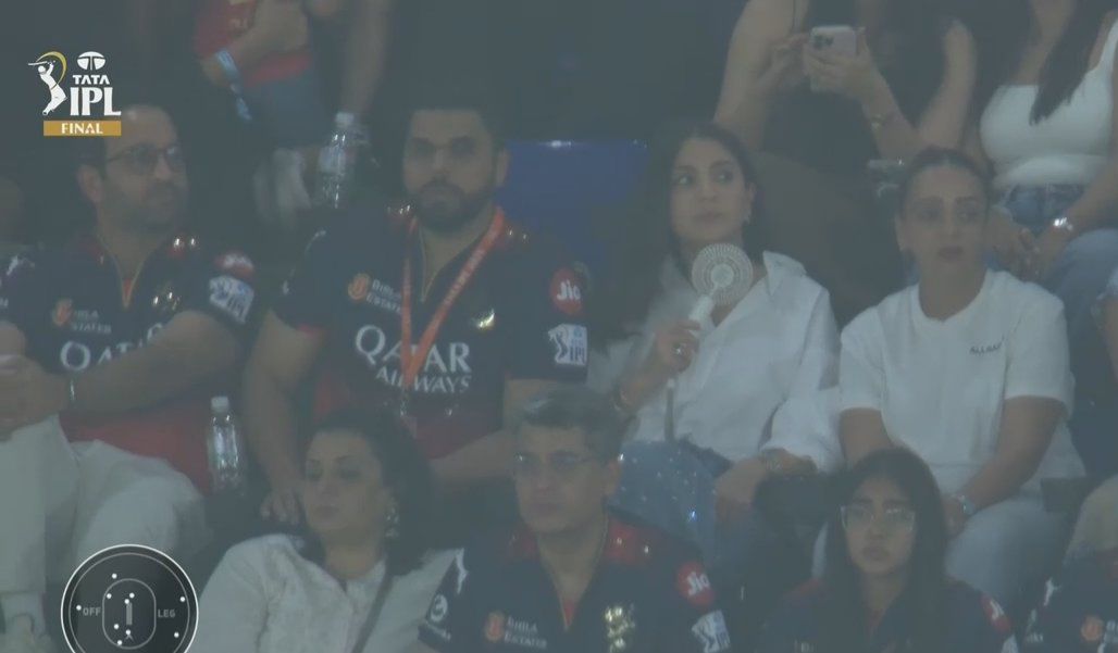  विराट को आउट देख अनुष्का शर्मा शॉक्ड, एक्टर का दावा- 'कोहली ने Punjab Kings की जीत पक्की कर दी